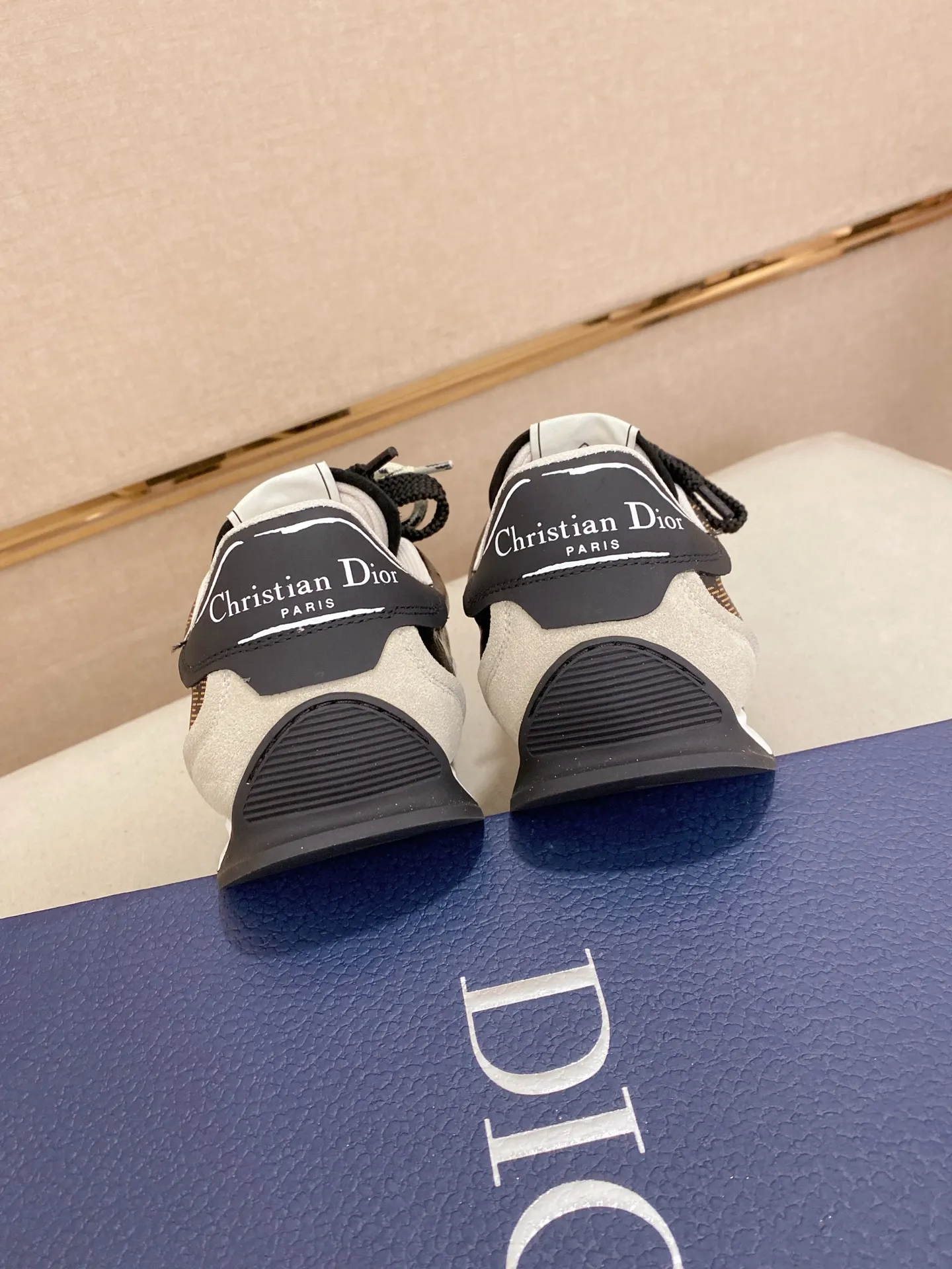 Men's shoes💰: 500💰Couple style💏 [Dior·Dior] New casual sports style men's shoes, new spring and summer design, perfect workmanship, lace-up lazy style to create wardrobe quality, upper: imported first-layer cowhide, mesh breathable lining soft and comfortable, ultra-light TPU wear-resistant outsole, simple, versatile fashion men's shoes, excellent color code number 35--44. (45,46 customized items are not returnable or exchangeable)